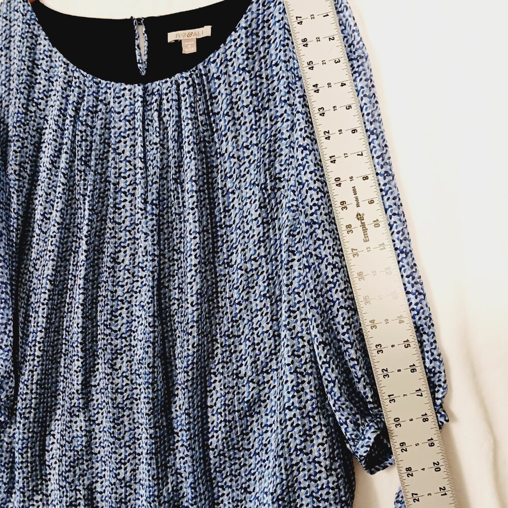 Roz & Ali 1X Top, 3/4 Sleeve, Blue, White & Black Abstract Print, Stretch Waist - Picture 13 of 16